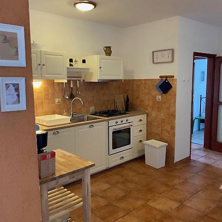 Apartments Lili I Baska  Bagian luar foto