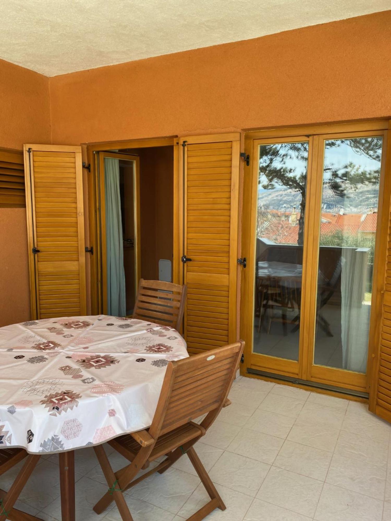 Apartments Lili I Baska  Bagian luar foto