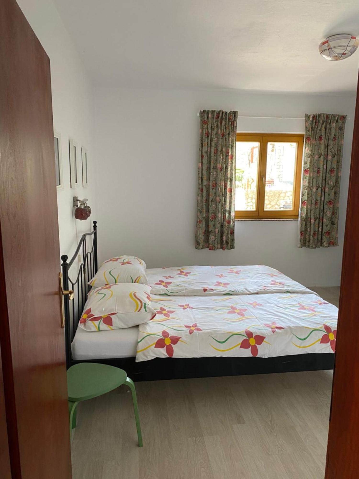 Apartments Lili I Baska  Bagian luar foto