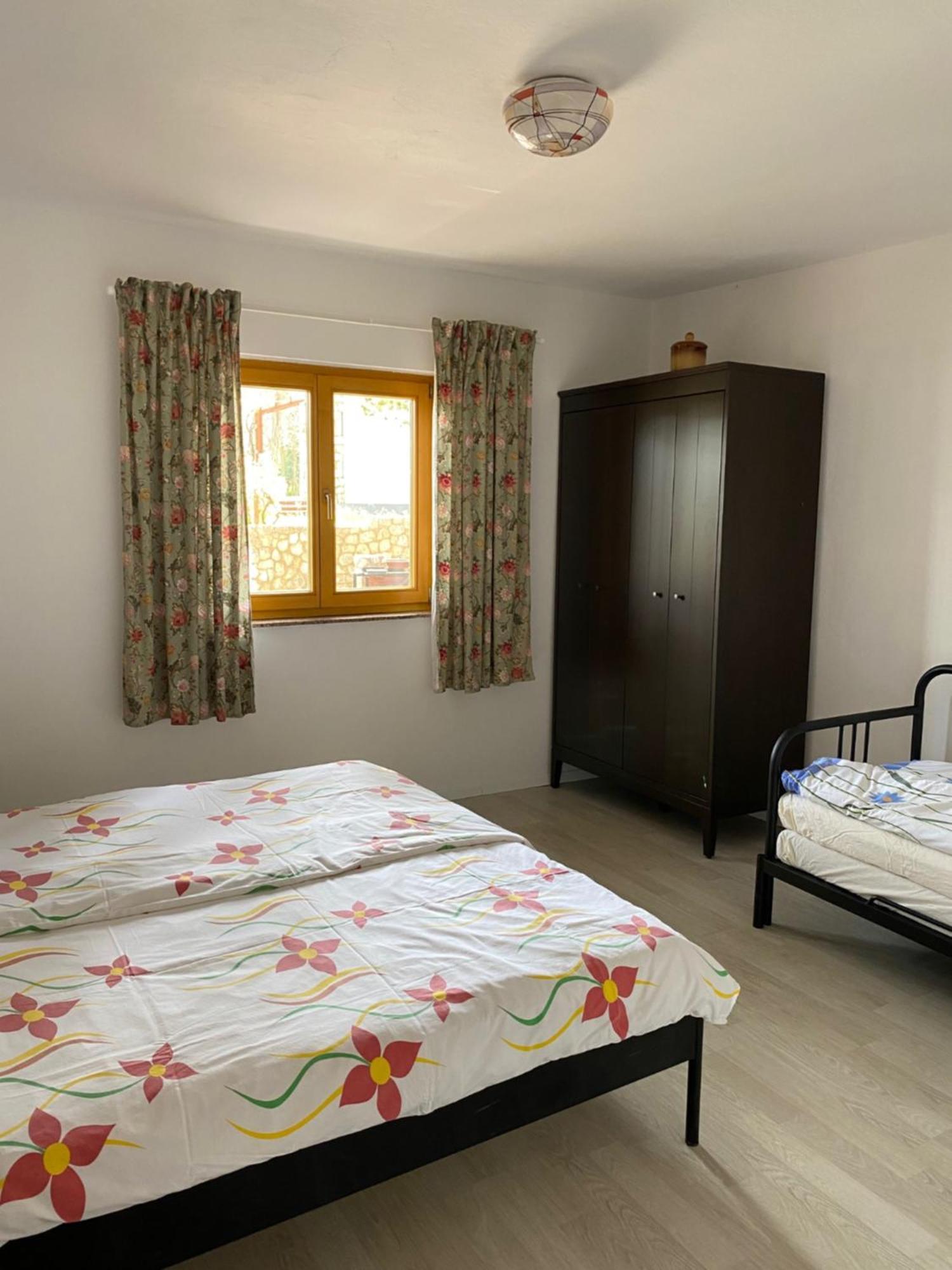 Apartments Lili I Baska  Bagian luar foto