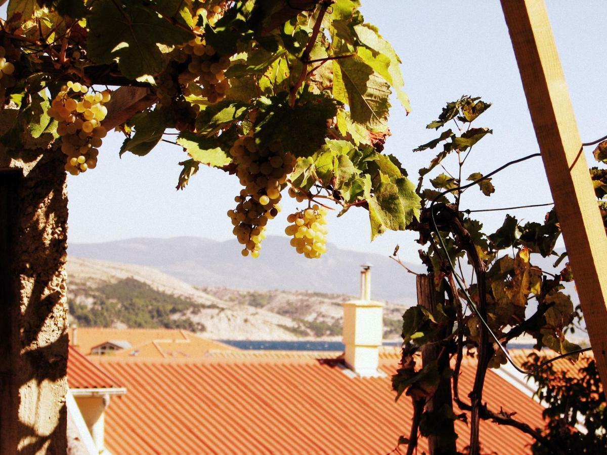 Apartments Lili I Baska  Bagian luar foto